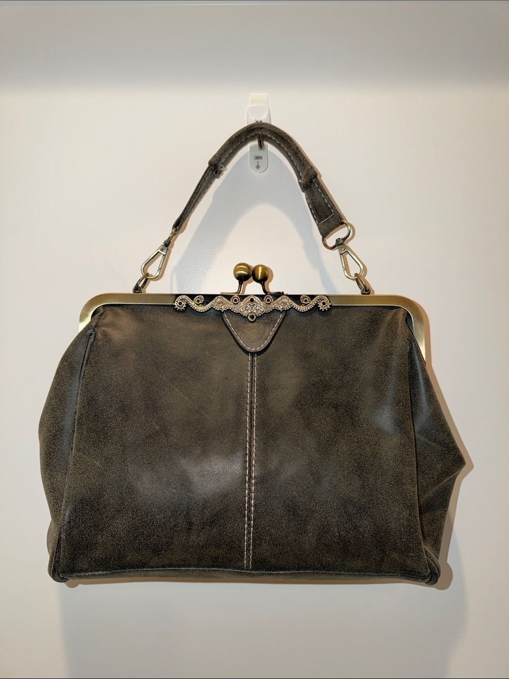 Vintage Faux Leather KISS Lock bag with gold trim & accents